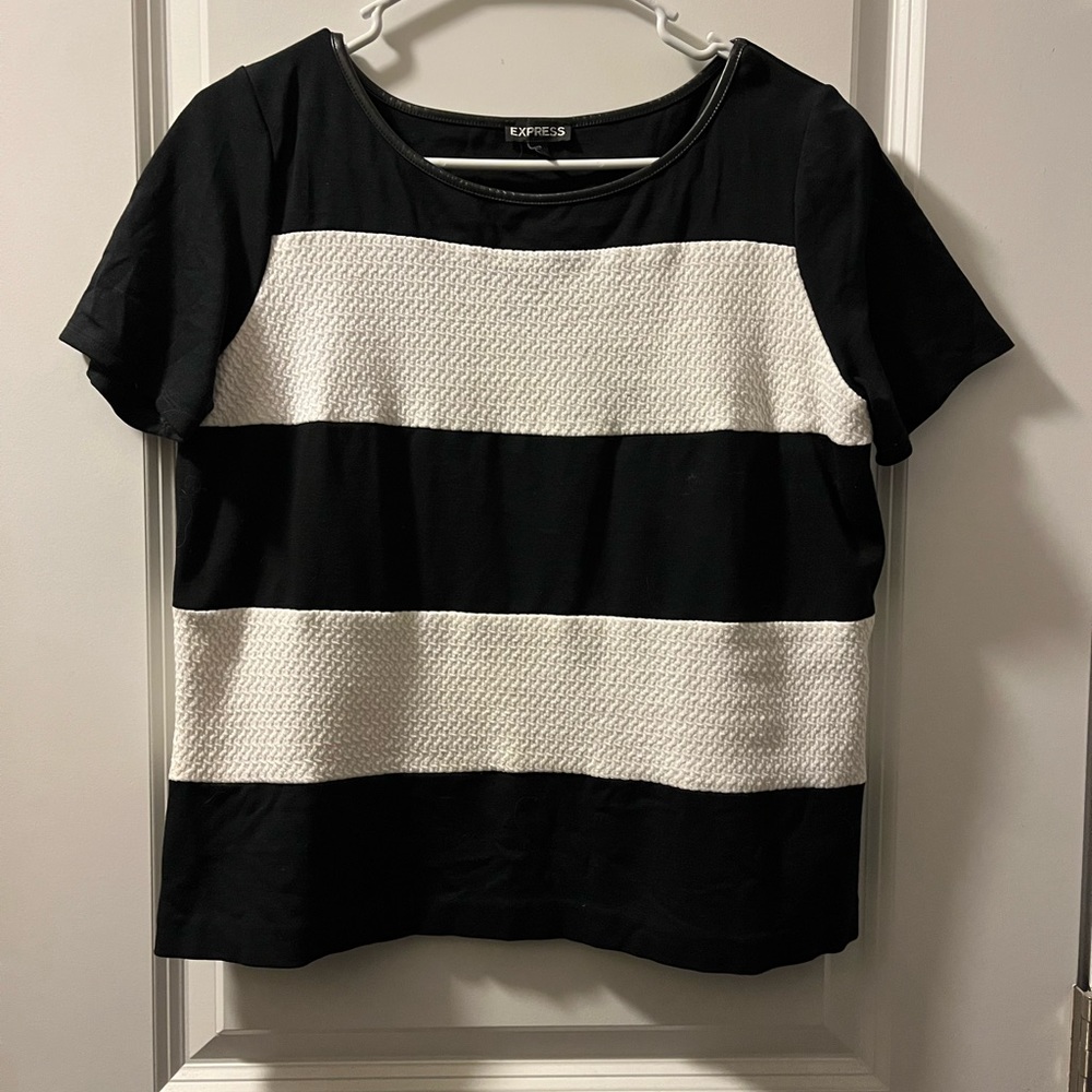 Express. Woman’s medium short sleeve sweater black white stripe texture